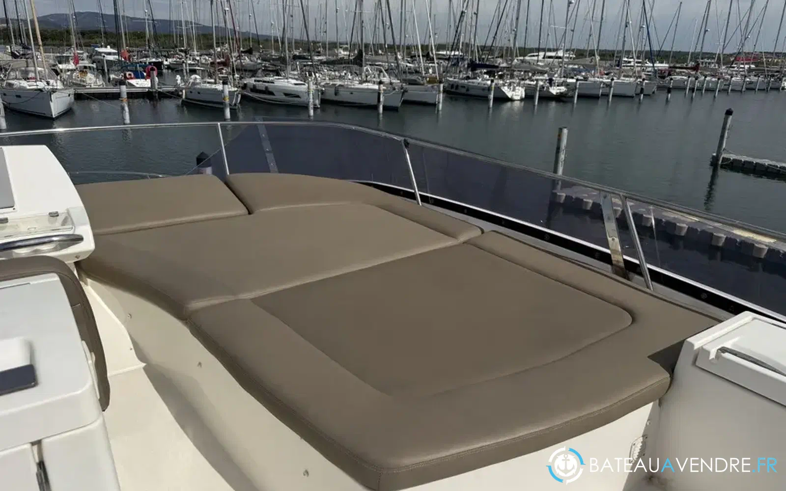 slider 10 Prestige Yachts 500 Fly