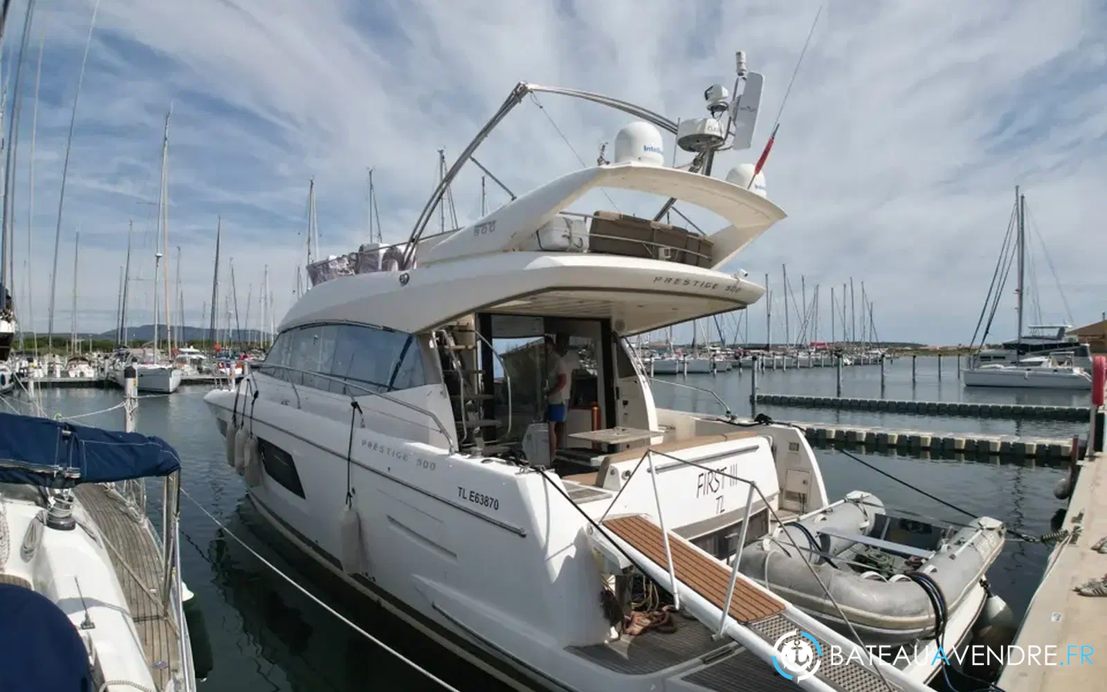 slider 2 Prestige Yachts 500 Fly