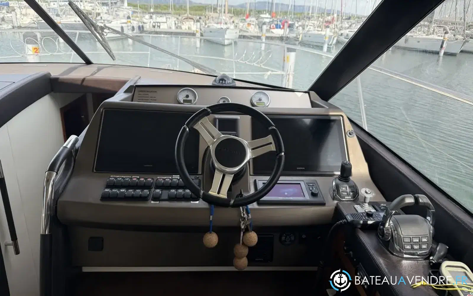 slider 29 Prestige Yachts 500 Fly