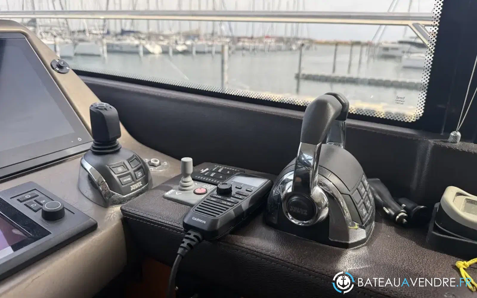 slider 30 Prestige Yachts 500 Fly
