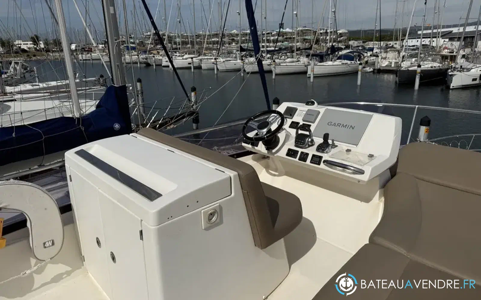 slider 8 Prestige Yachts 500 Fly