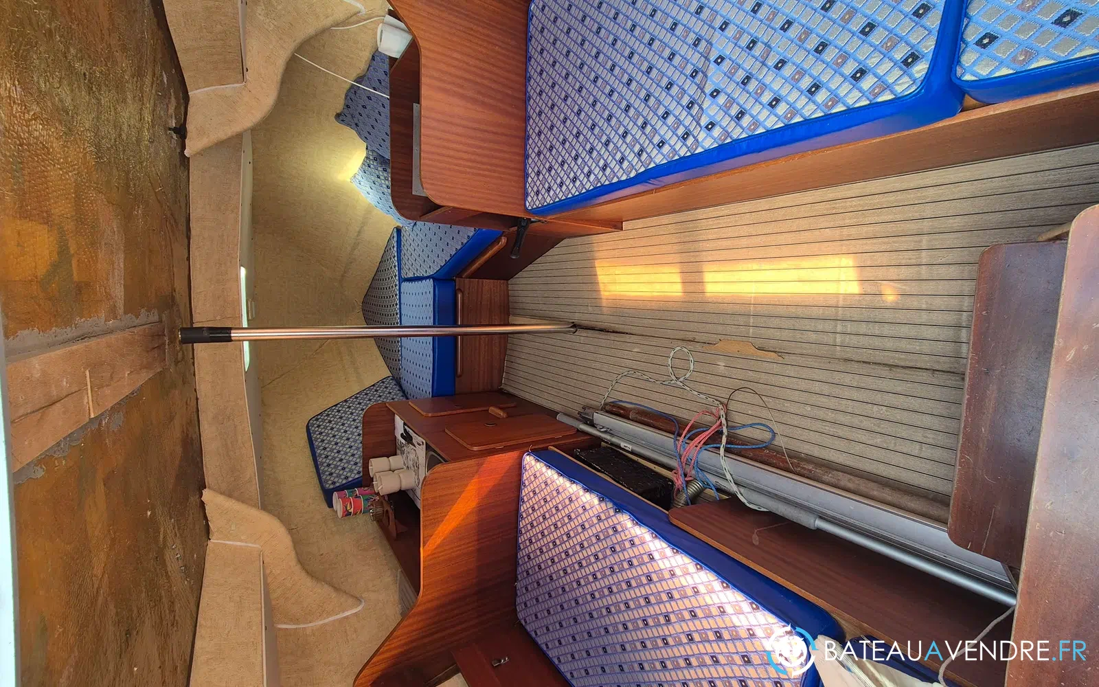 slider 11 Jeanneau Brio