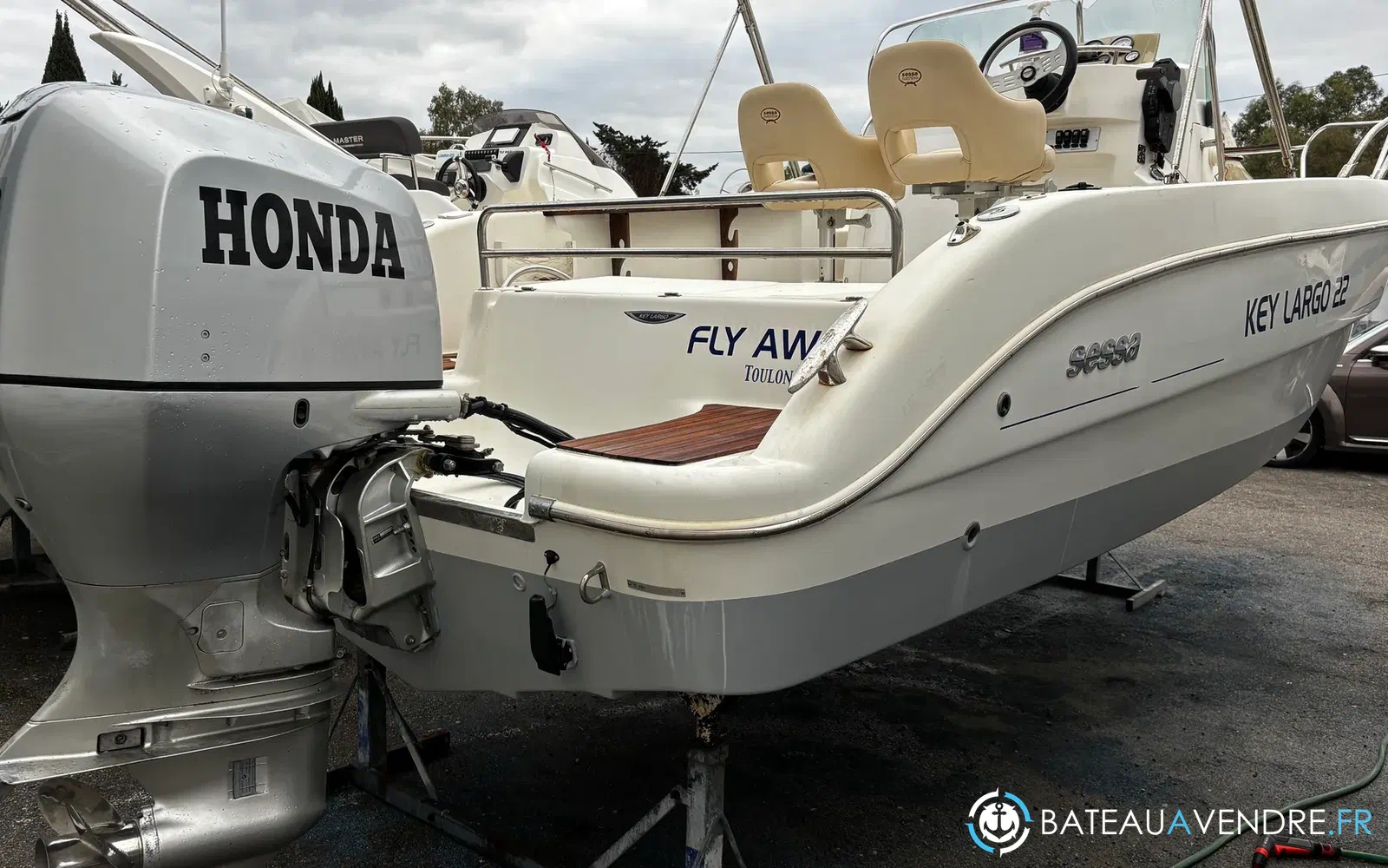 slider 1 Sessa Marine Key Largo 22 Cabine