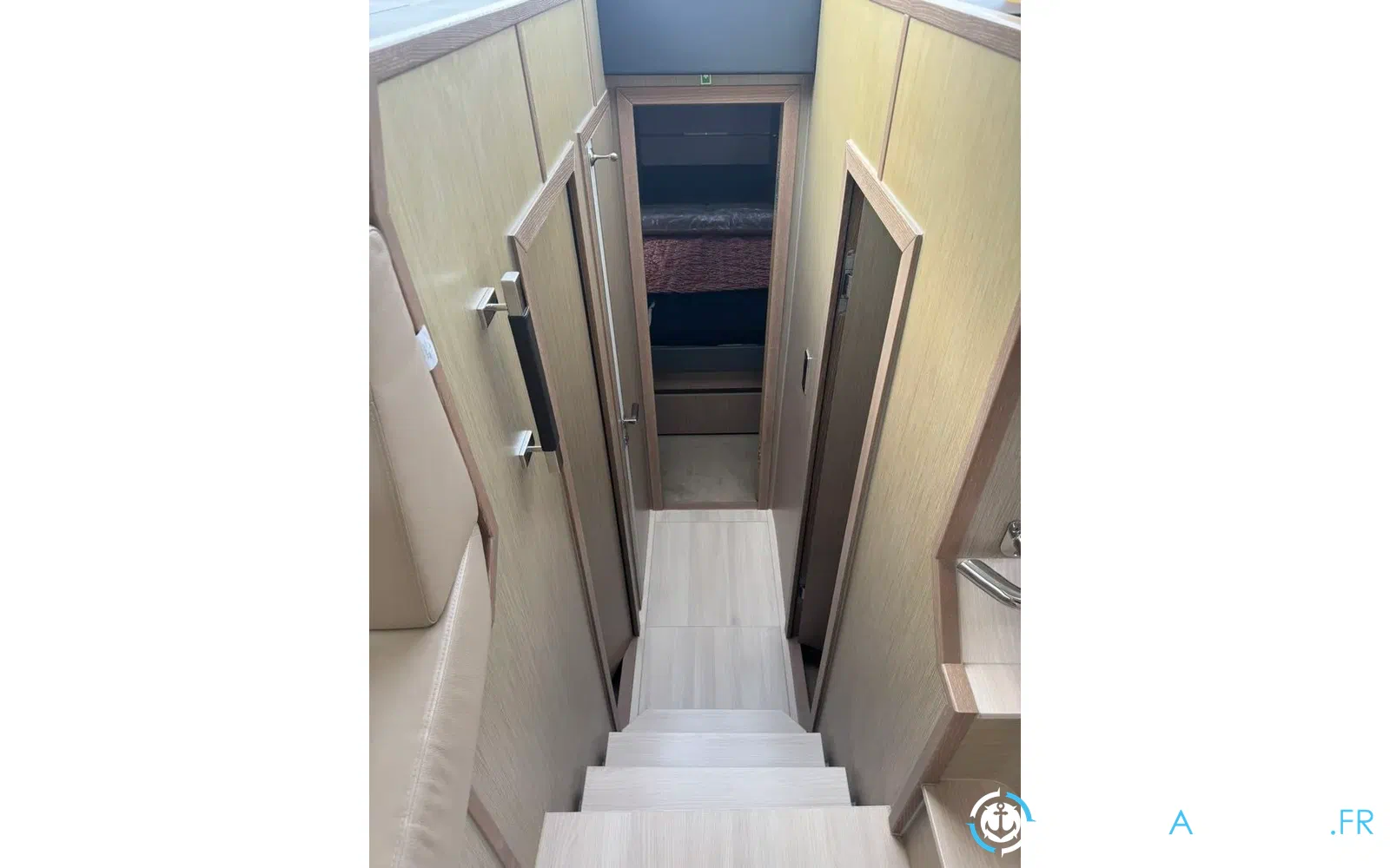 slider 18 Sealine F430