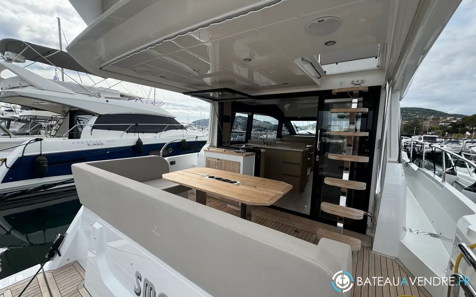 slider 3 Sealine F430