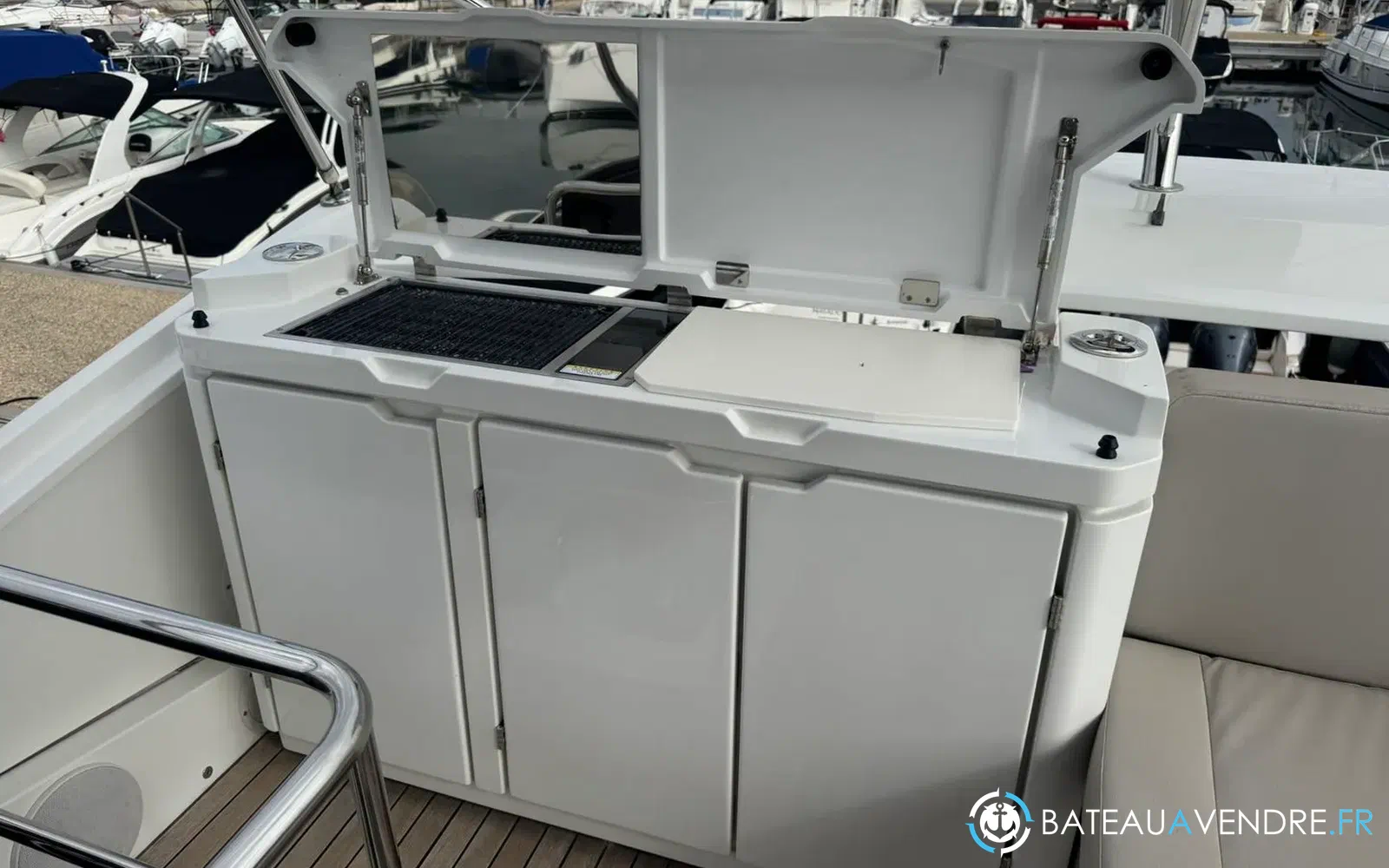 slider 9 Sealine F430