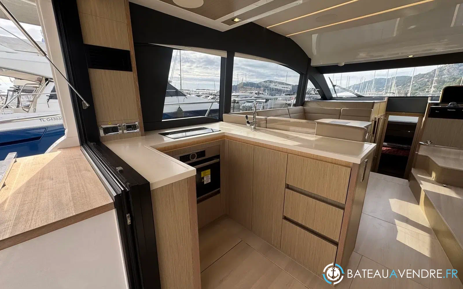 slider 11 Sealine F430