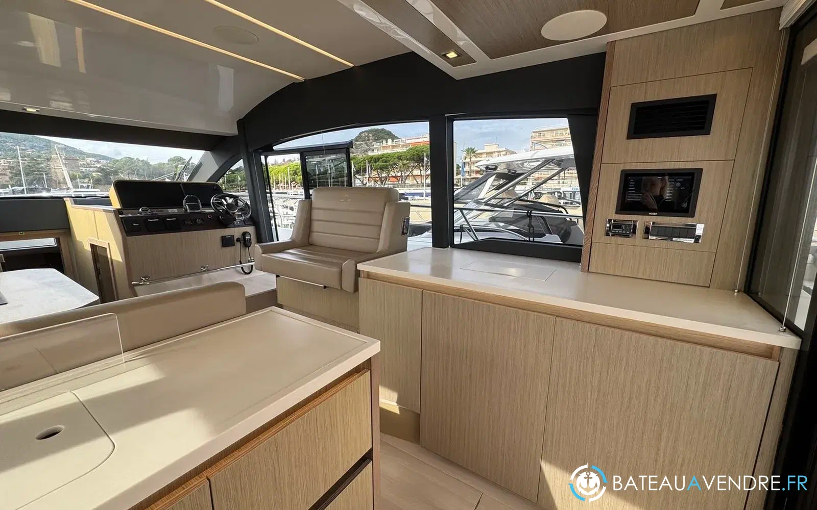 slider 12 Sealine F430