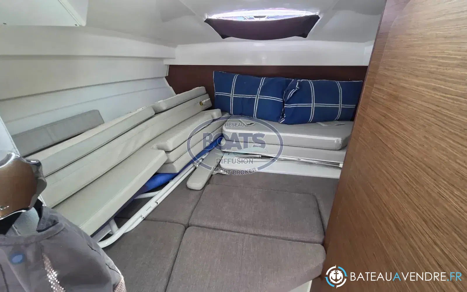 slider 11 Beneteau Antares 7