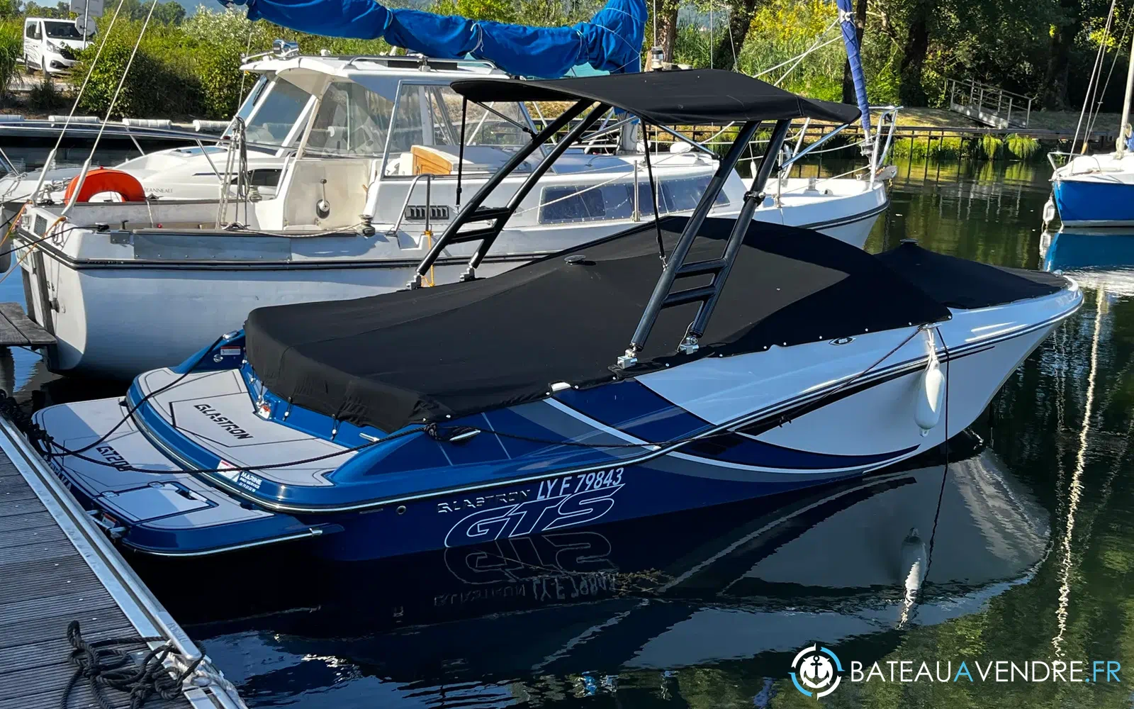 slider 3 Glastron GTS 205