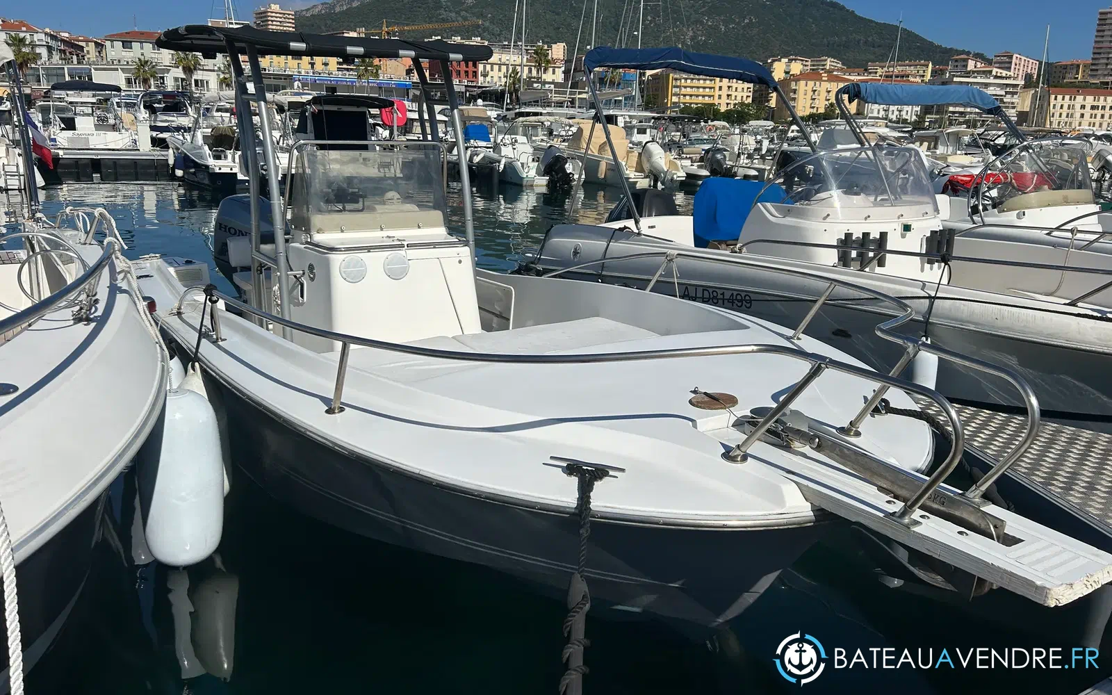 slider 13 Chris Craft Sea Hawk 213