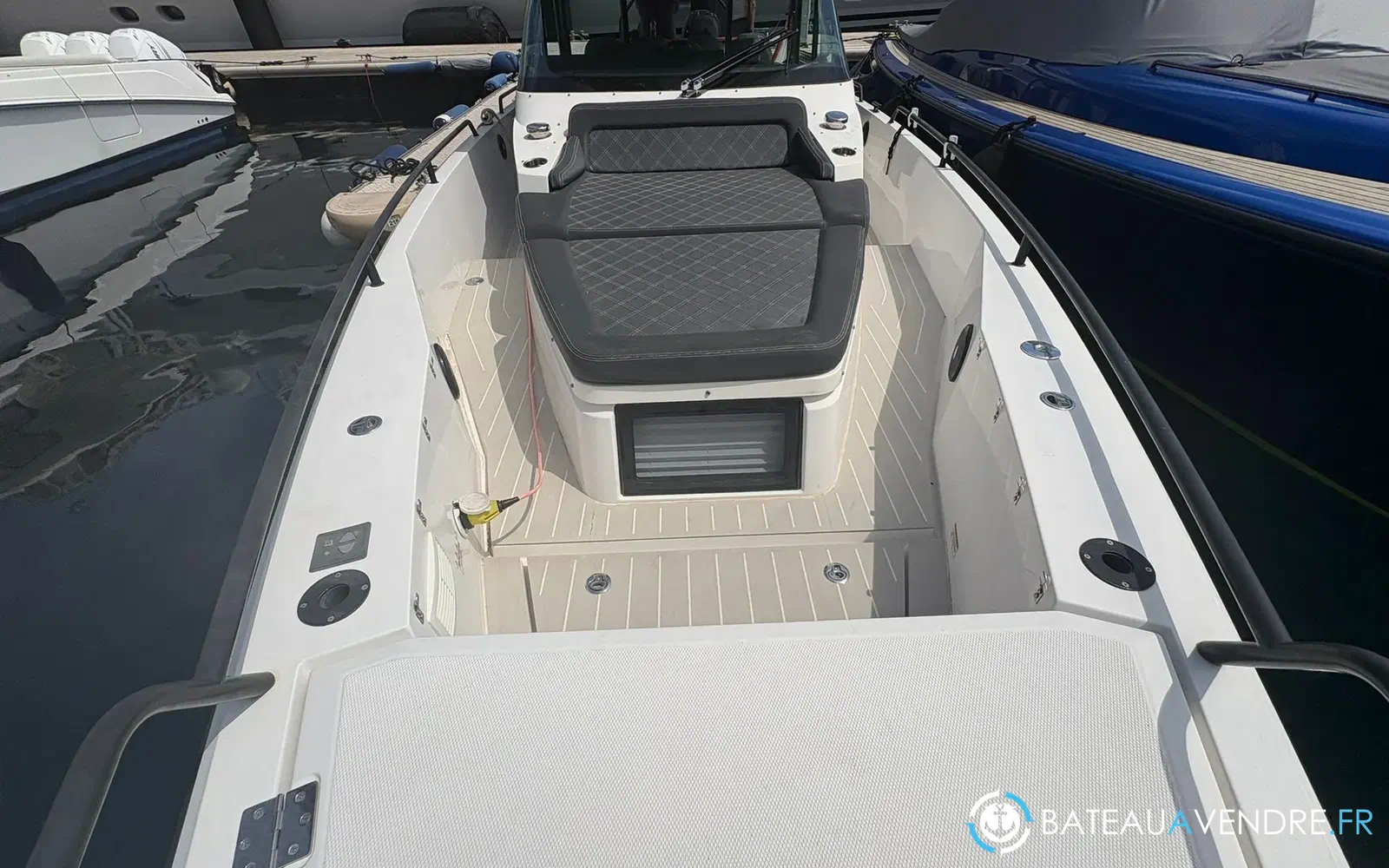 slider 8 Axopar 37 Suntop