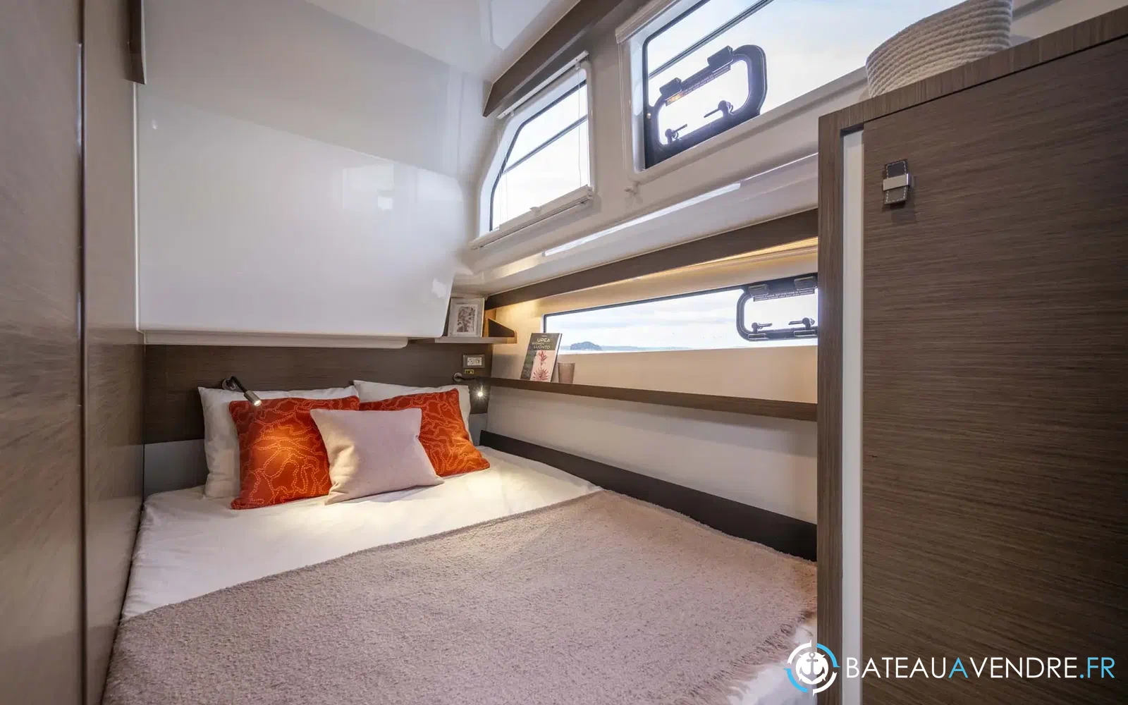 slider 27 Delphia 11 Sedan