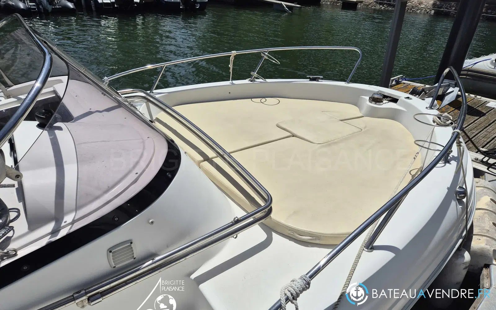 slider 5 Pacific Craft 650 WA
