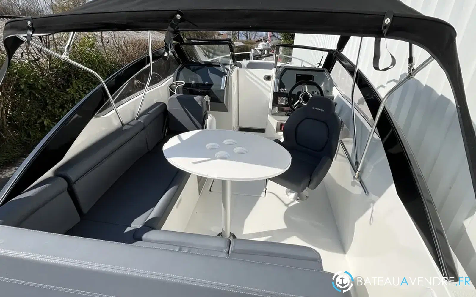 slider 10 Parker 630 Bow Rider