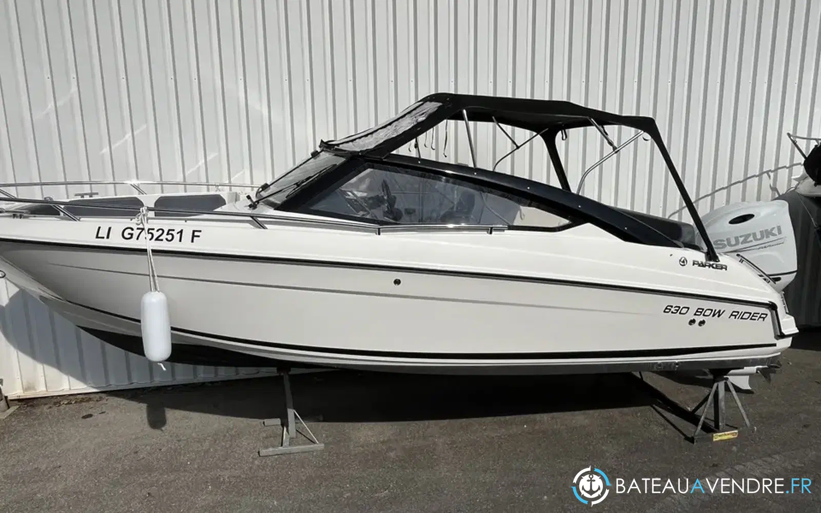 slider 2 Parker 630 Bow Rider