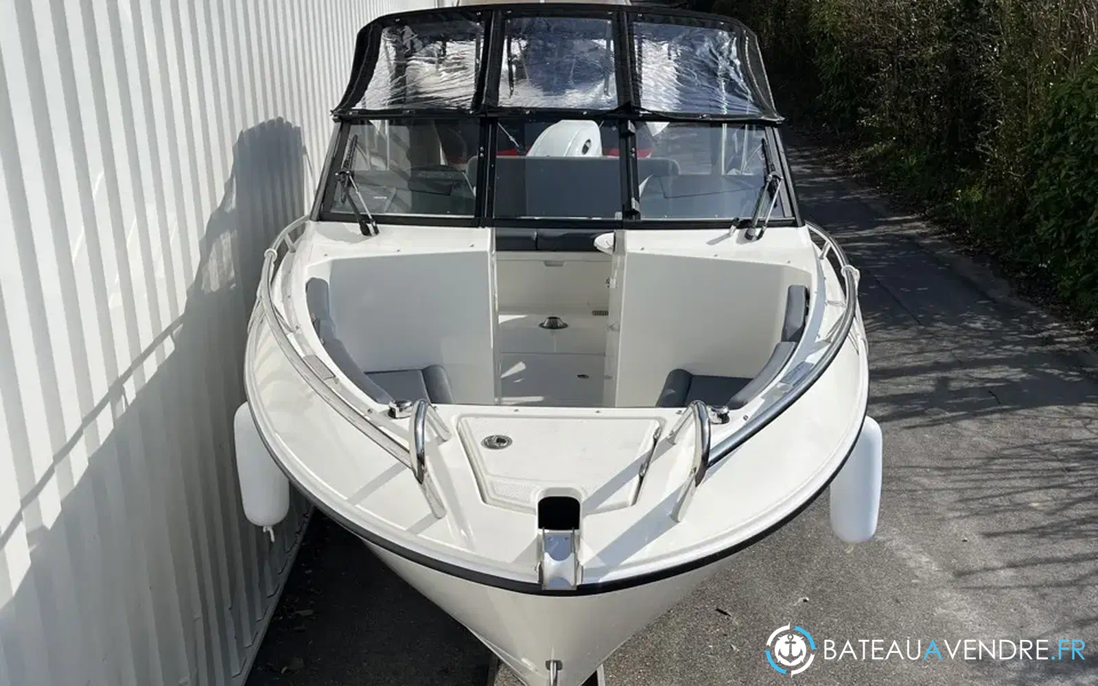 slider 3 Parker 630 Bow Rider