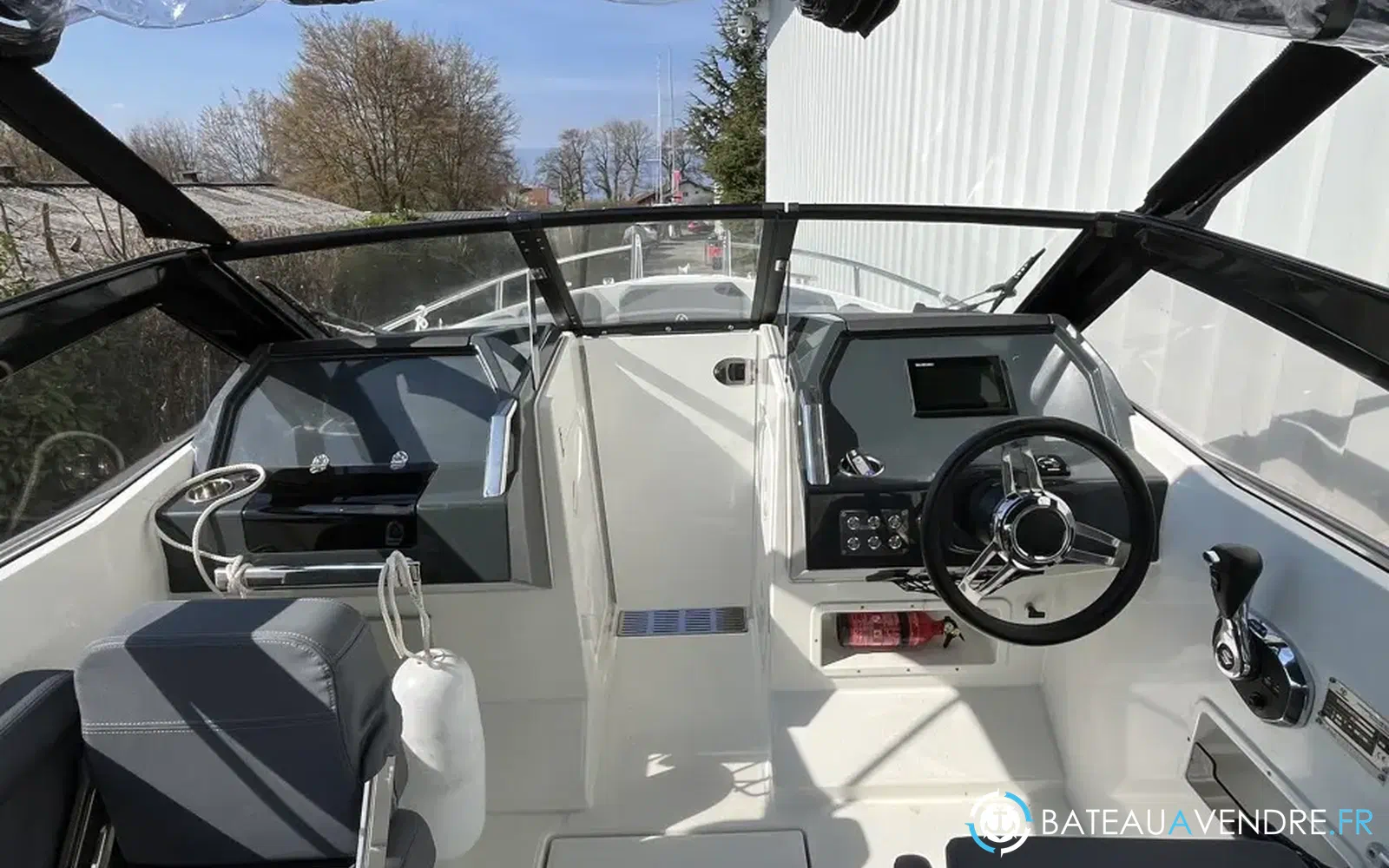 slider 8 Parker 630 Bow Rider