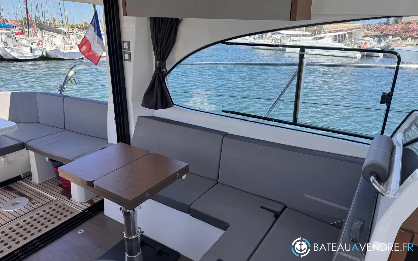 slider 12 Beneteau Antares 11