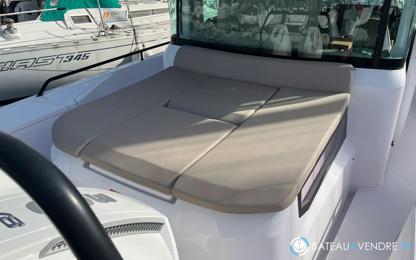 slider 12 Axopar 37 XC Cross Cabin