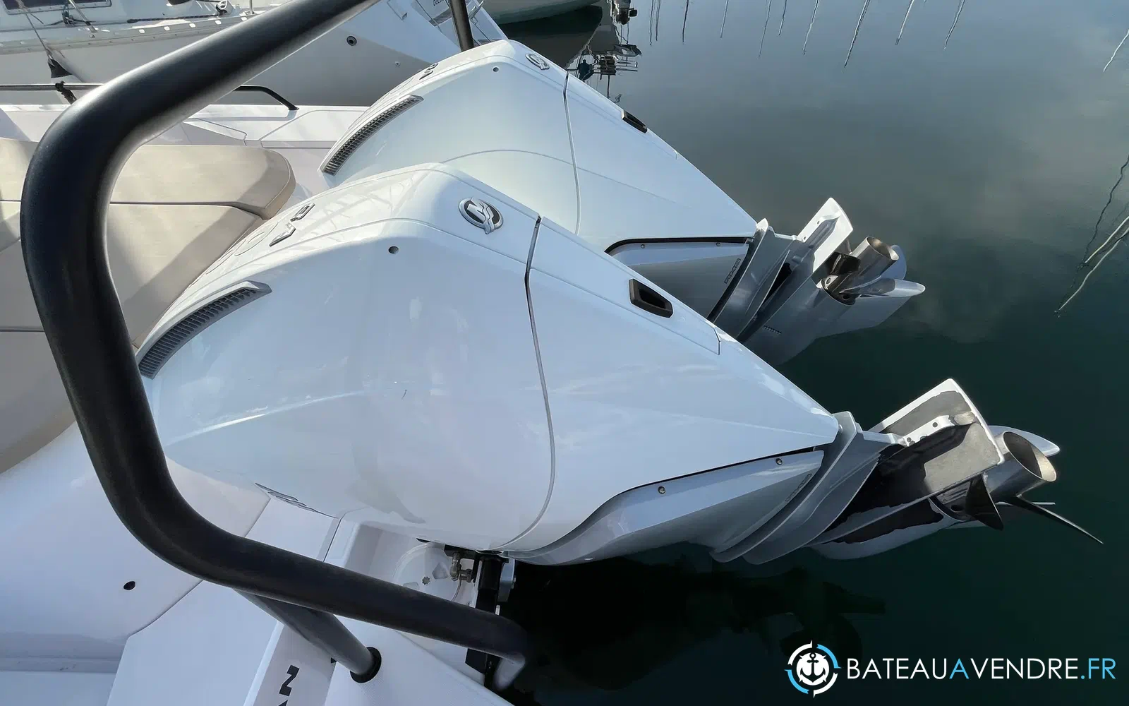 slider 13 Axopar 37 XC Cross Cabin