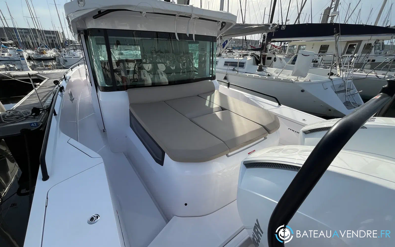 slider 14 Axopar 37 XC Cross Cabin
