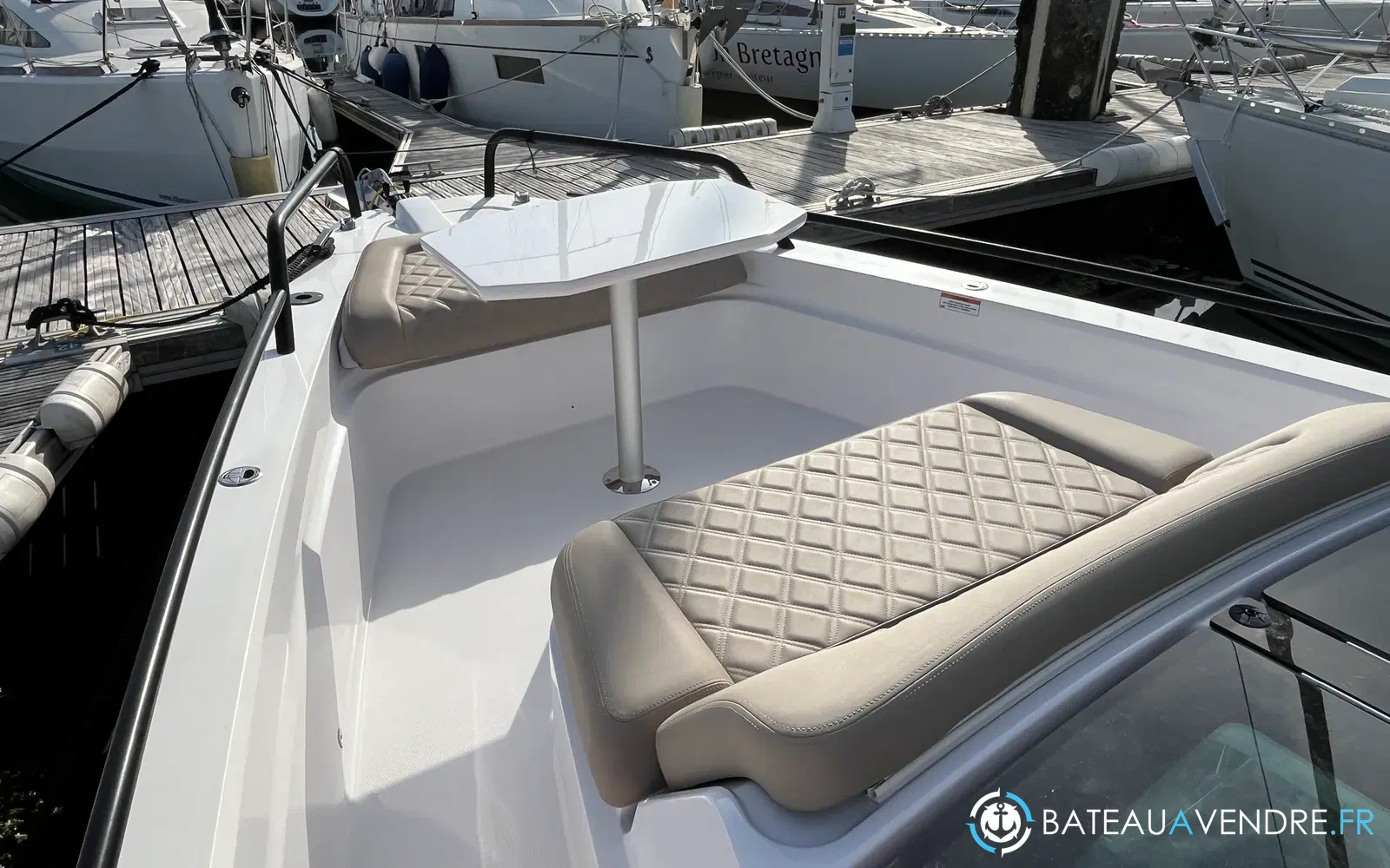 slider 10 Axopar 37 XC Cross Cabin
