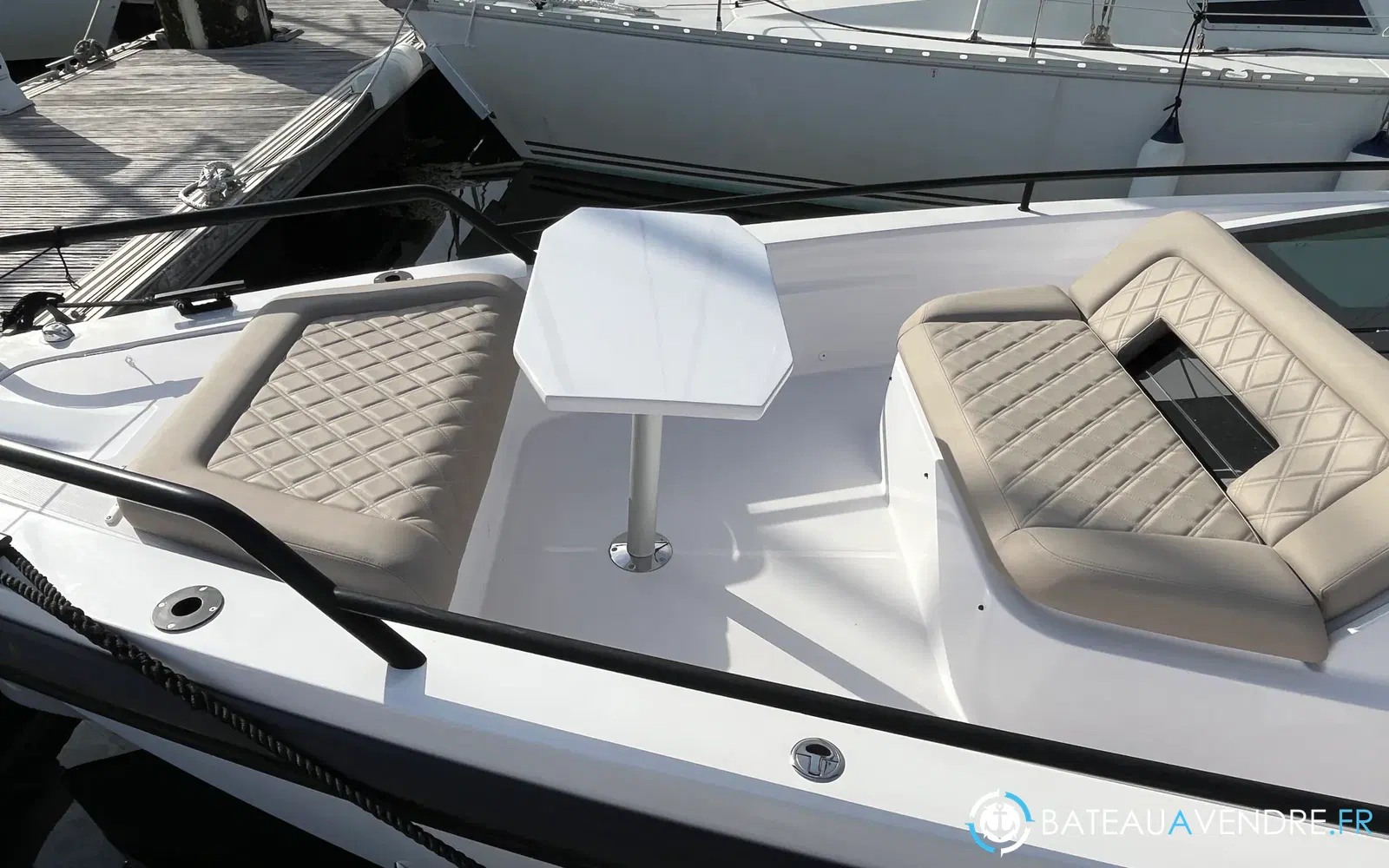 slider 11 Axopar 37 XC Cross Cabin