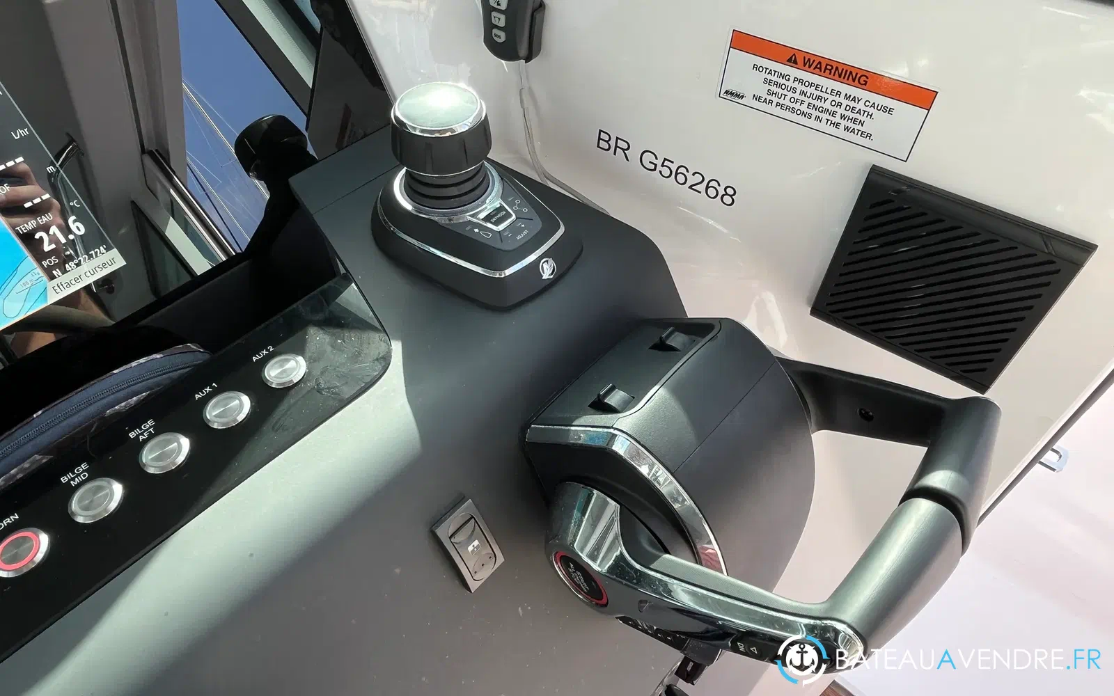 slider 22 Axopar 37 XC Cross Cabin