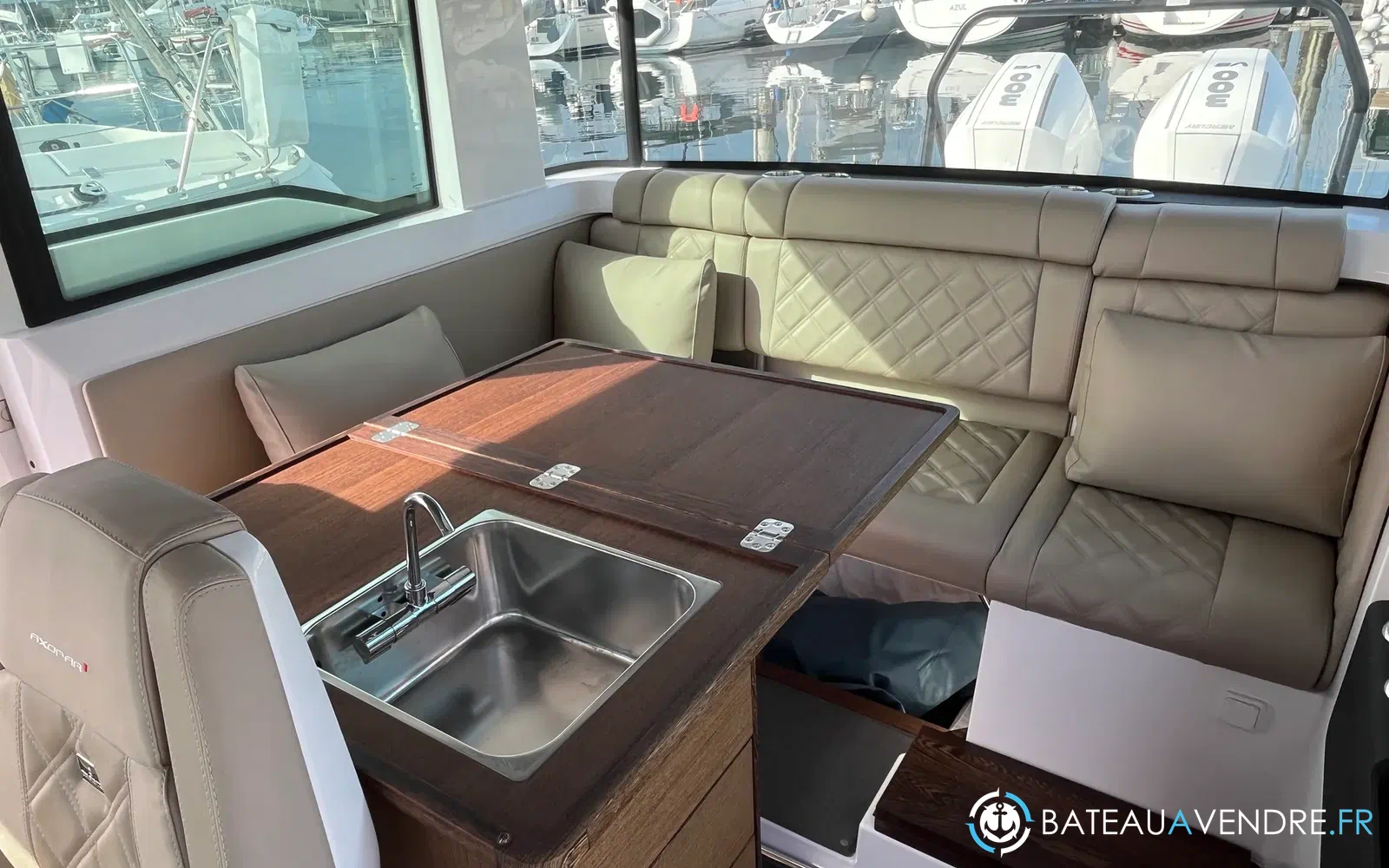 slider 25 Axopar 37 XC Cross Cabin