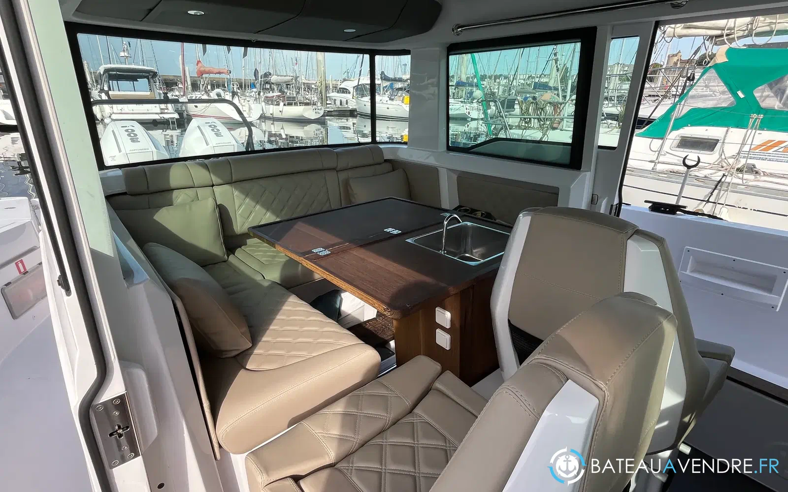 slider 26 Axopar 37 XC Cross Cabin