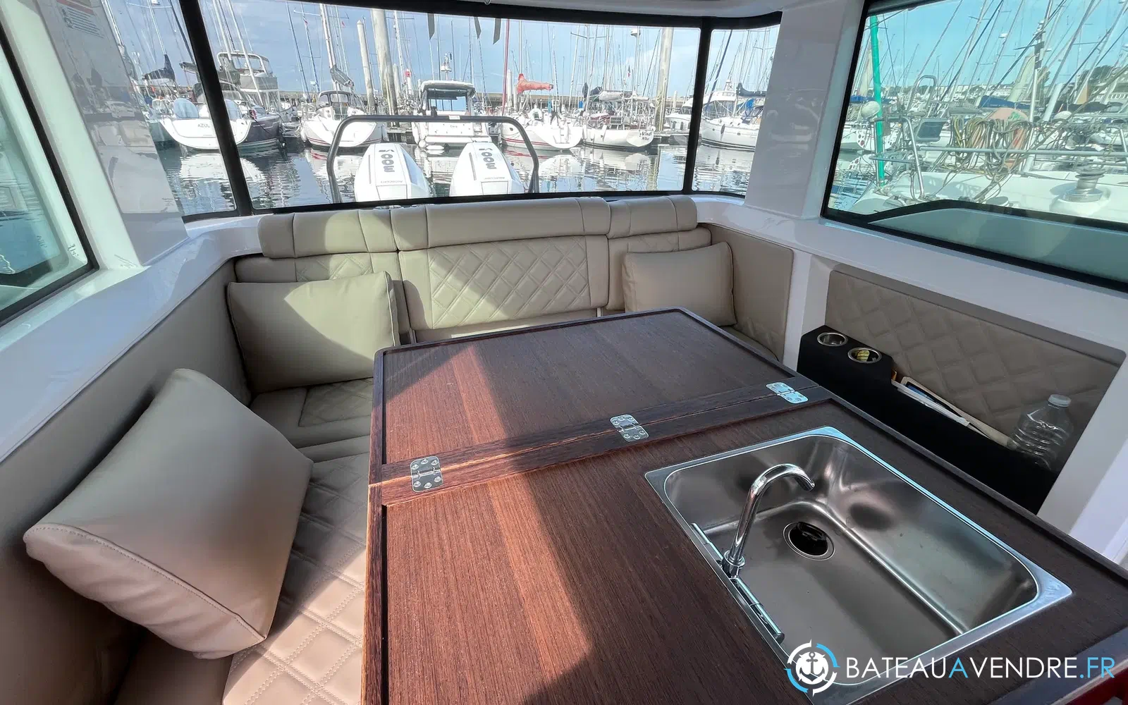 slider 27 Axopar 37 XC Cross Cabin