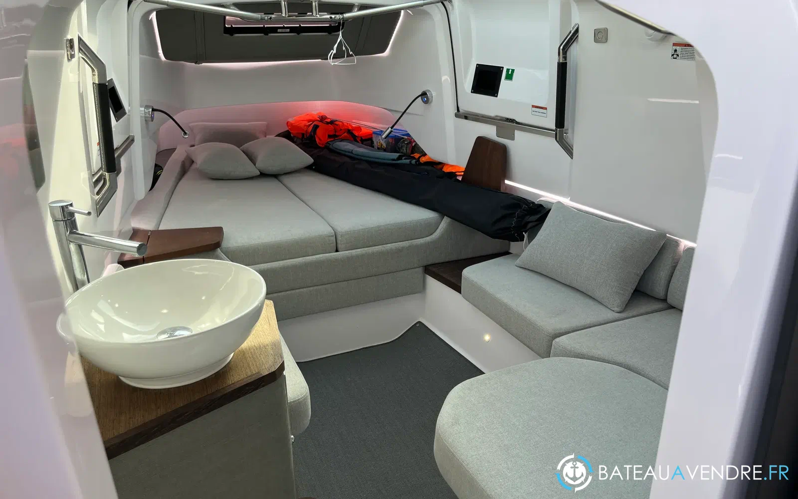 slider 30 Axopar 37 XC Cross Cabin