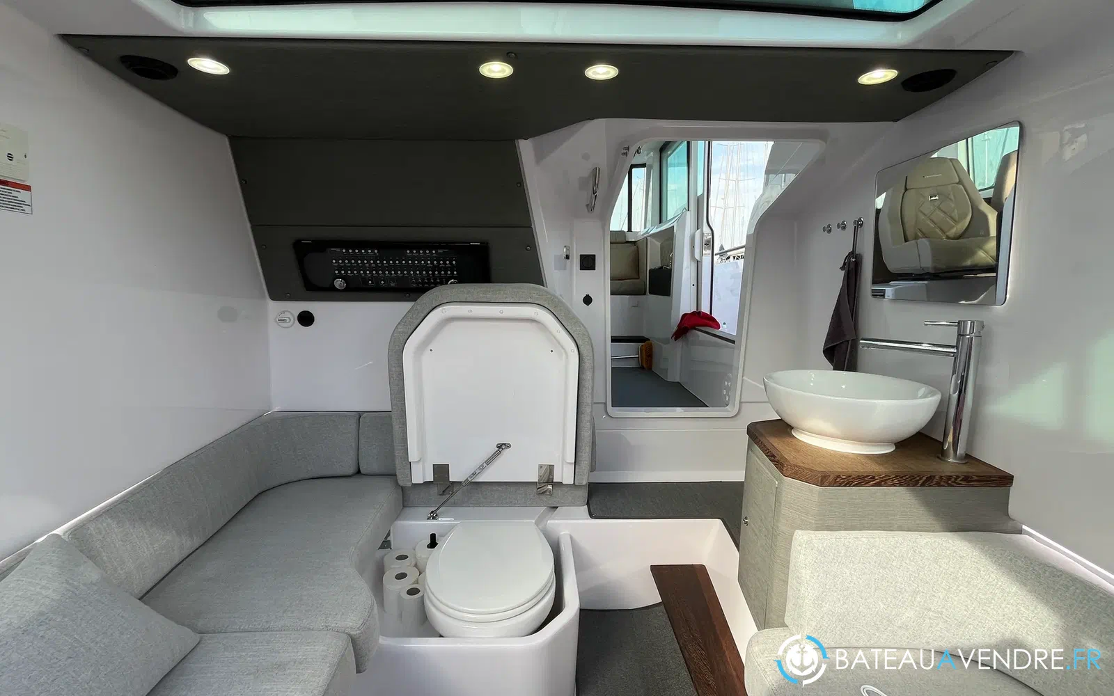 slider 31 Axopar 37 XC Cross Cabin