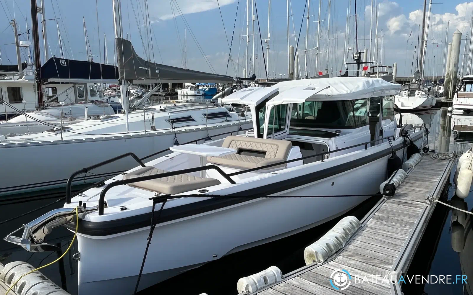 slider 7 Axopar 37 XC Cross Cabin