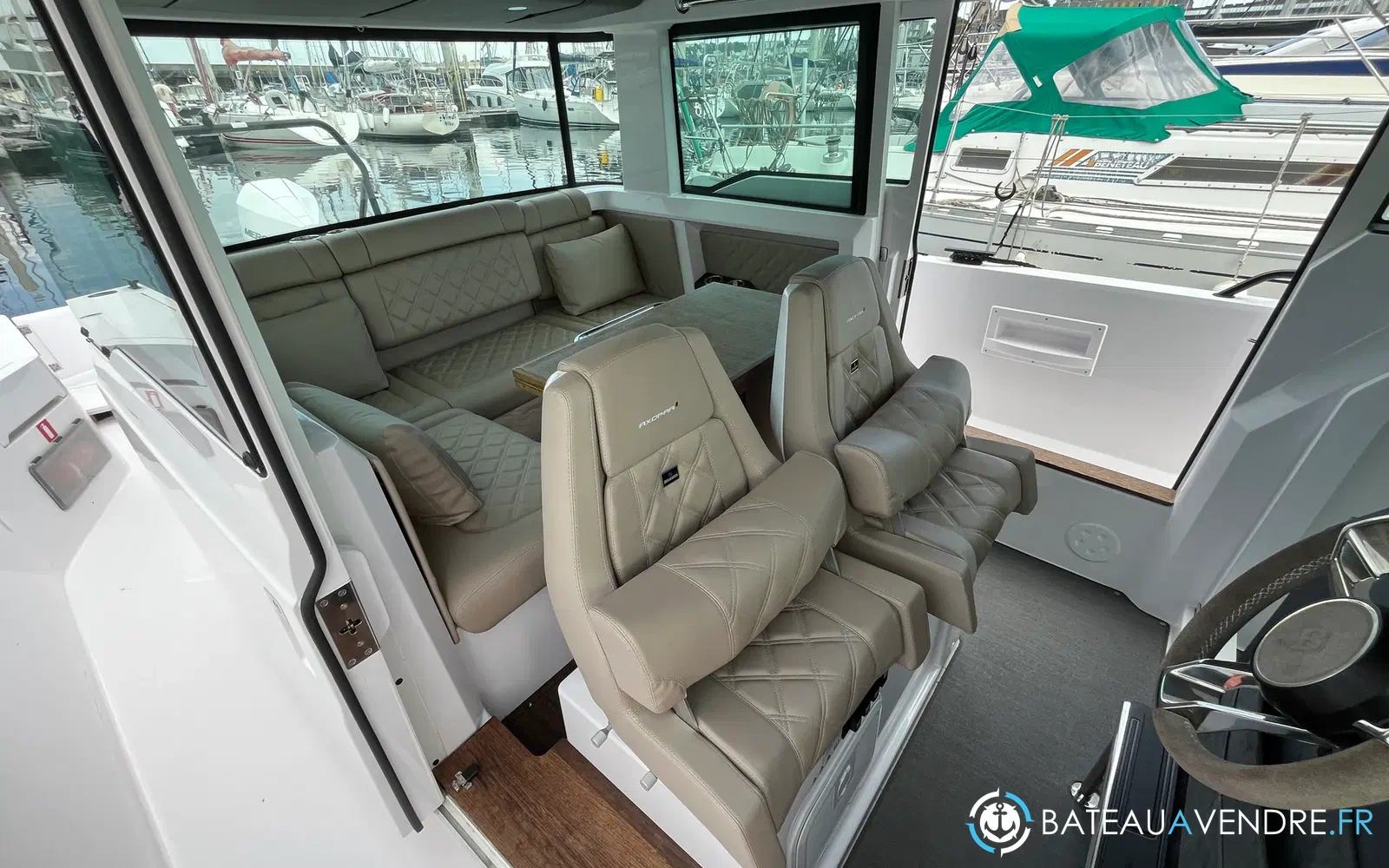 slider 24 Axopar 37 XC Cross Cabin