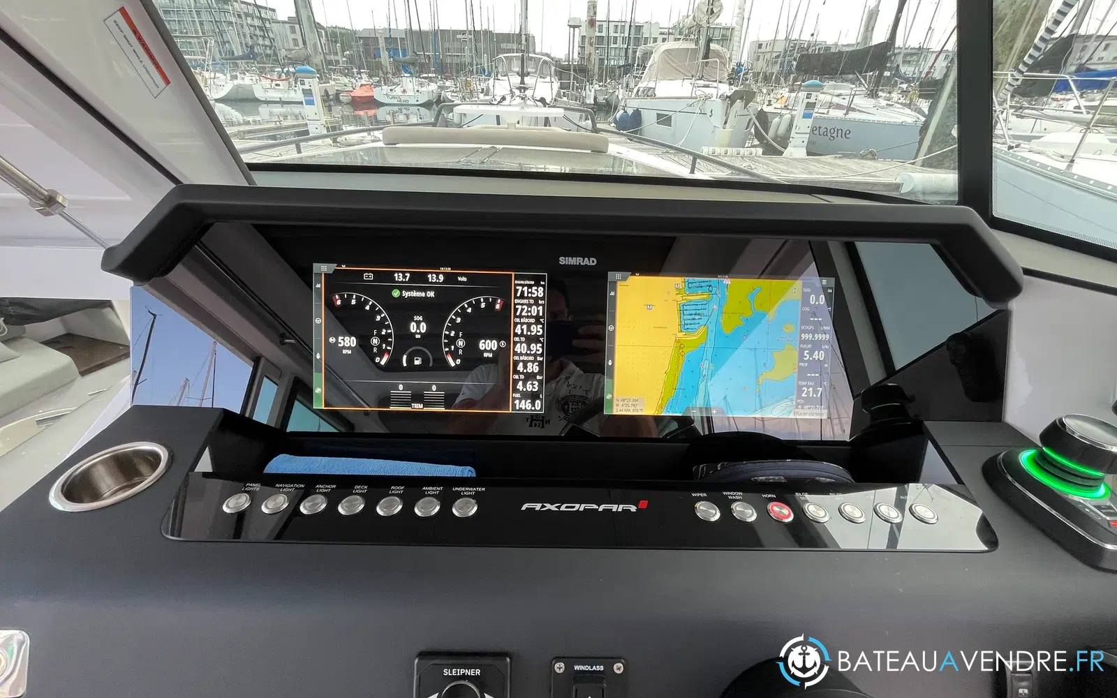 slider 19 Axopar 37 XC Cross Cabin