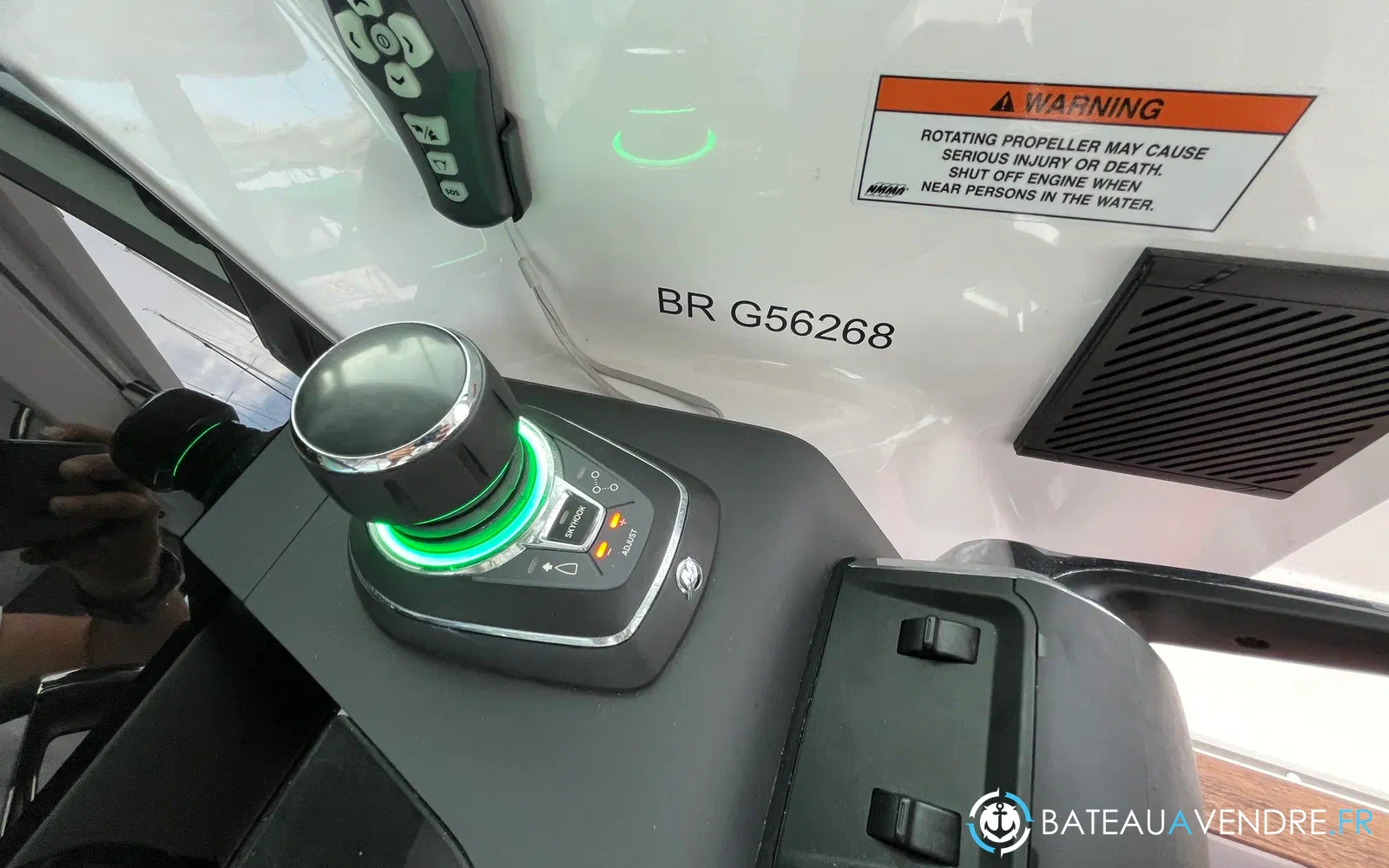 slider 21 Axopar 37 XC Cross Cabin