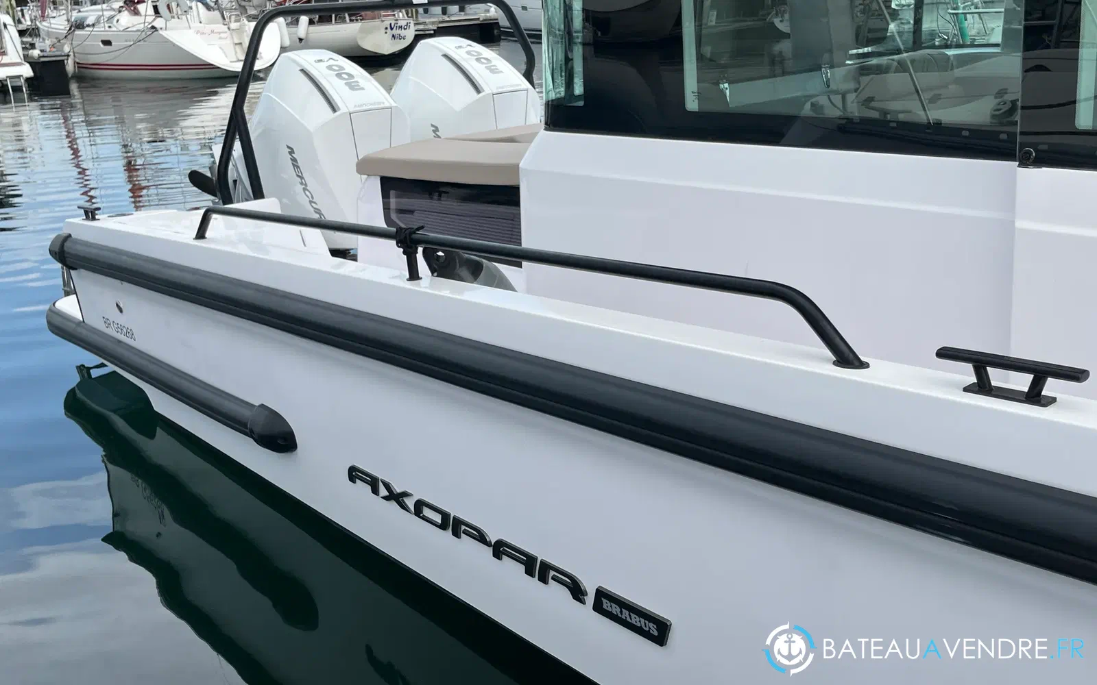 slider 16 Axopar 37 XC Cross Cabin