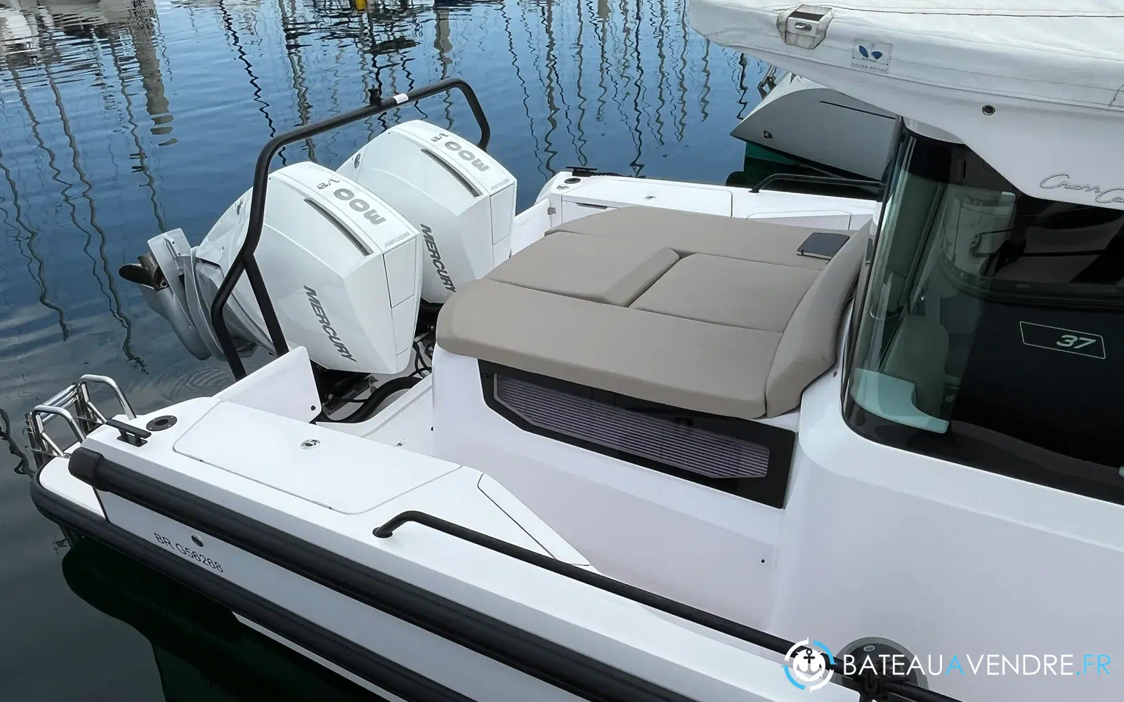 slider 17 Axopar 37 XC Cross Cabin