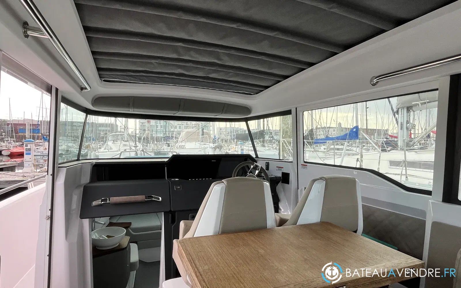 slider 29 Axopar 37 XC Cross Cabin