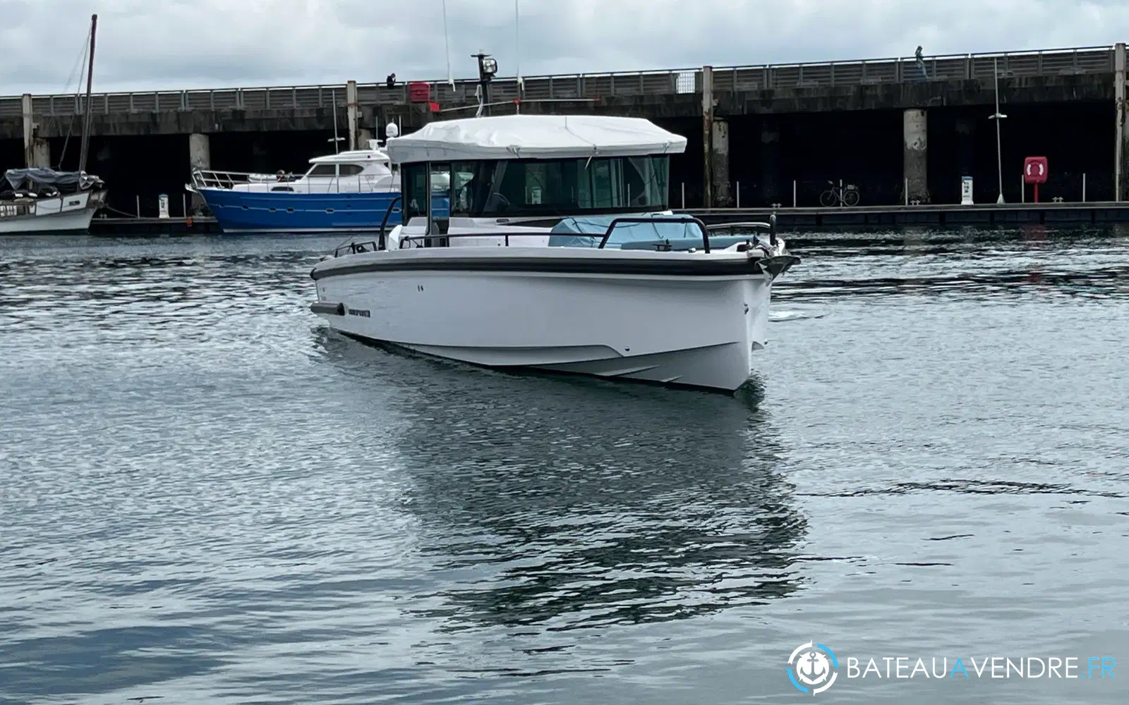 slider 2 Axopar 37 XC Cross Cabin