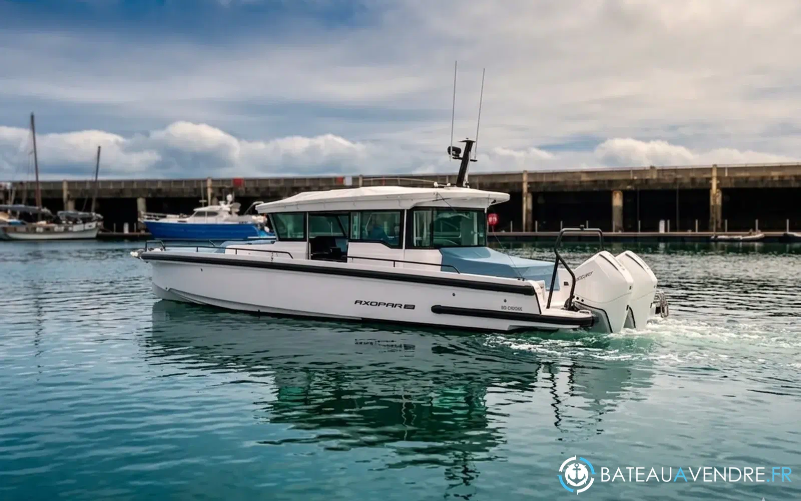 slider 4 Axopar 37 XC Cross Cabin