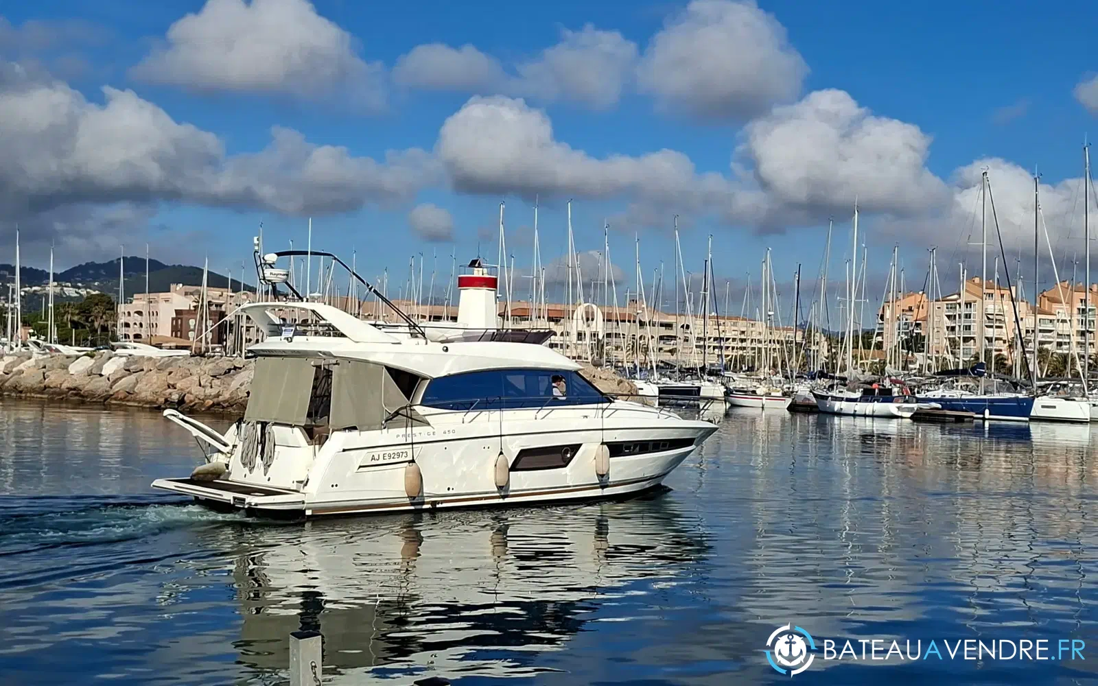 slider 14 Prestige Yachts 450 Fly