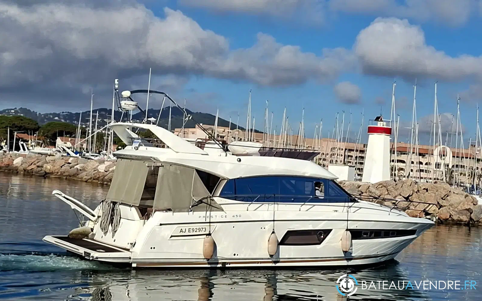 slider 16 Prestige Yachts 450 Fly