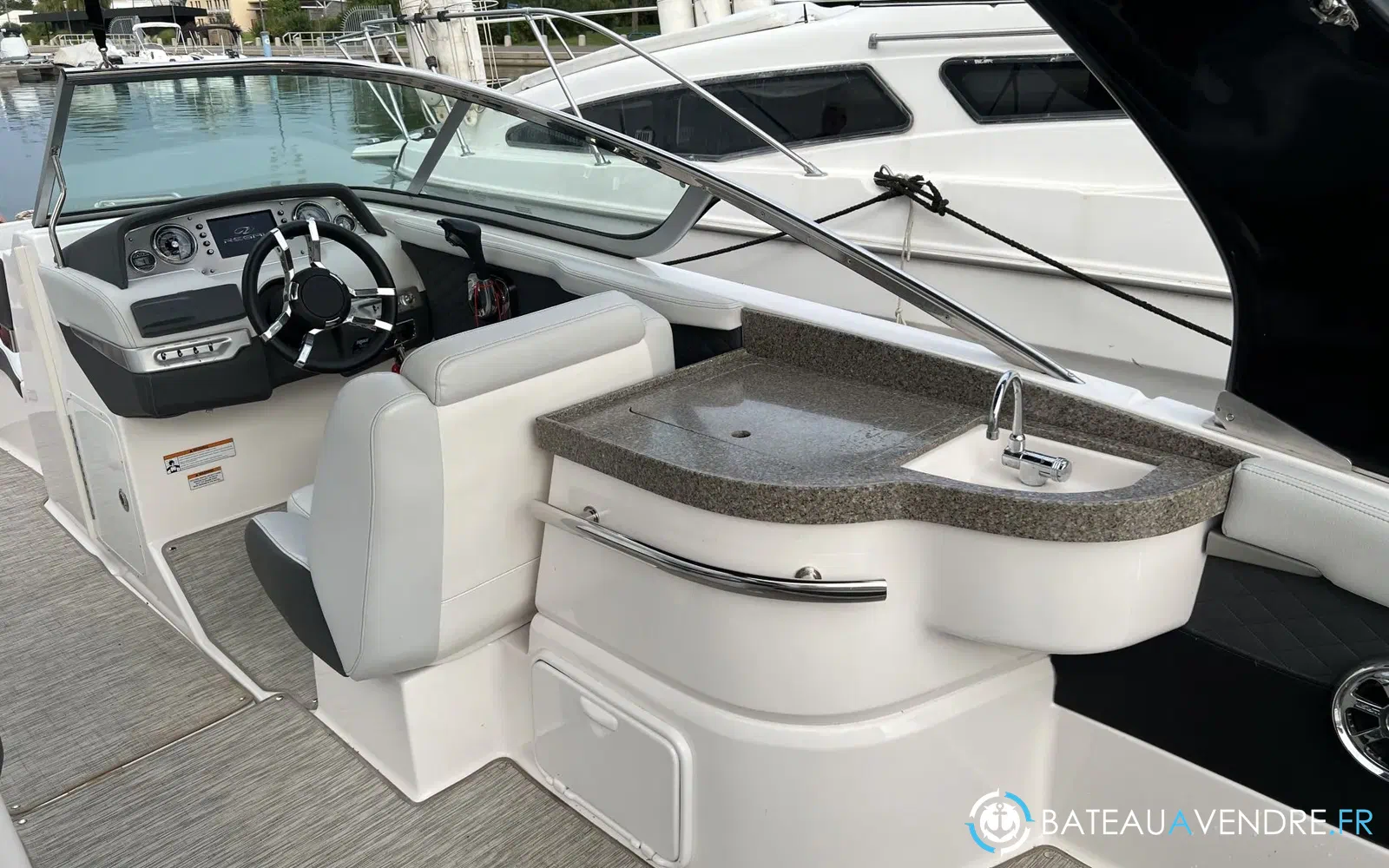 slider 4 Regal 27 Fasdeck