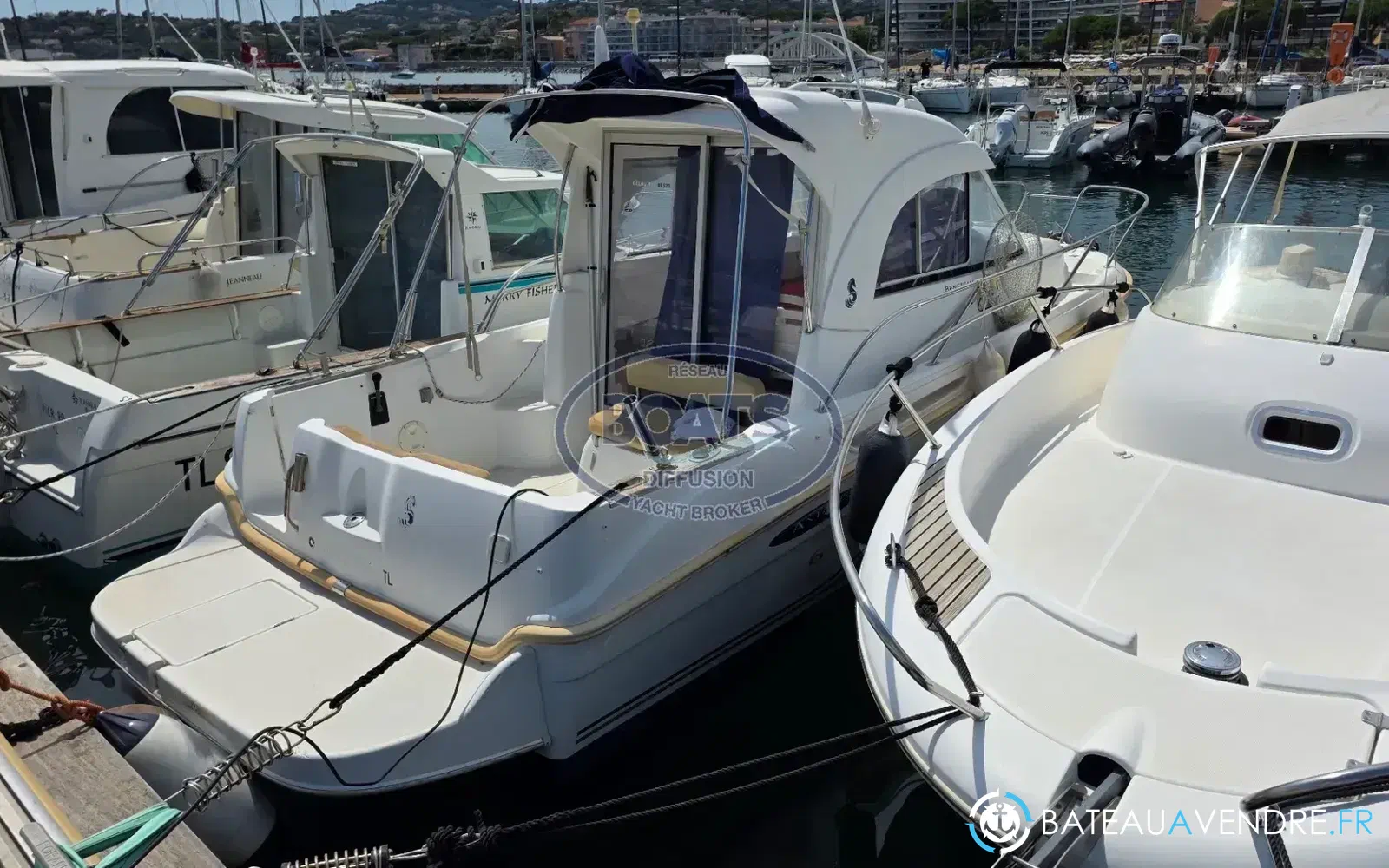slider 1 Beneteau Antares 6