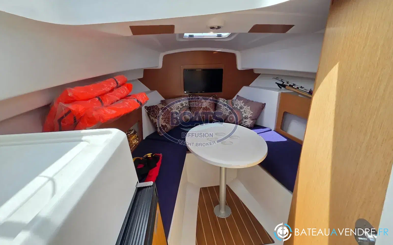 slider 7 Beneteau Antares 6