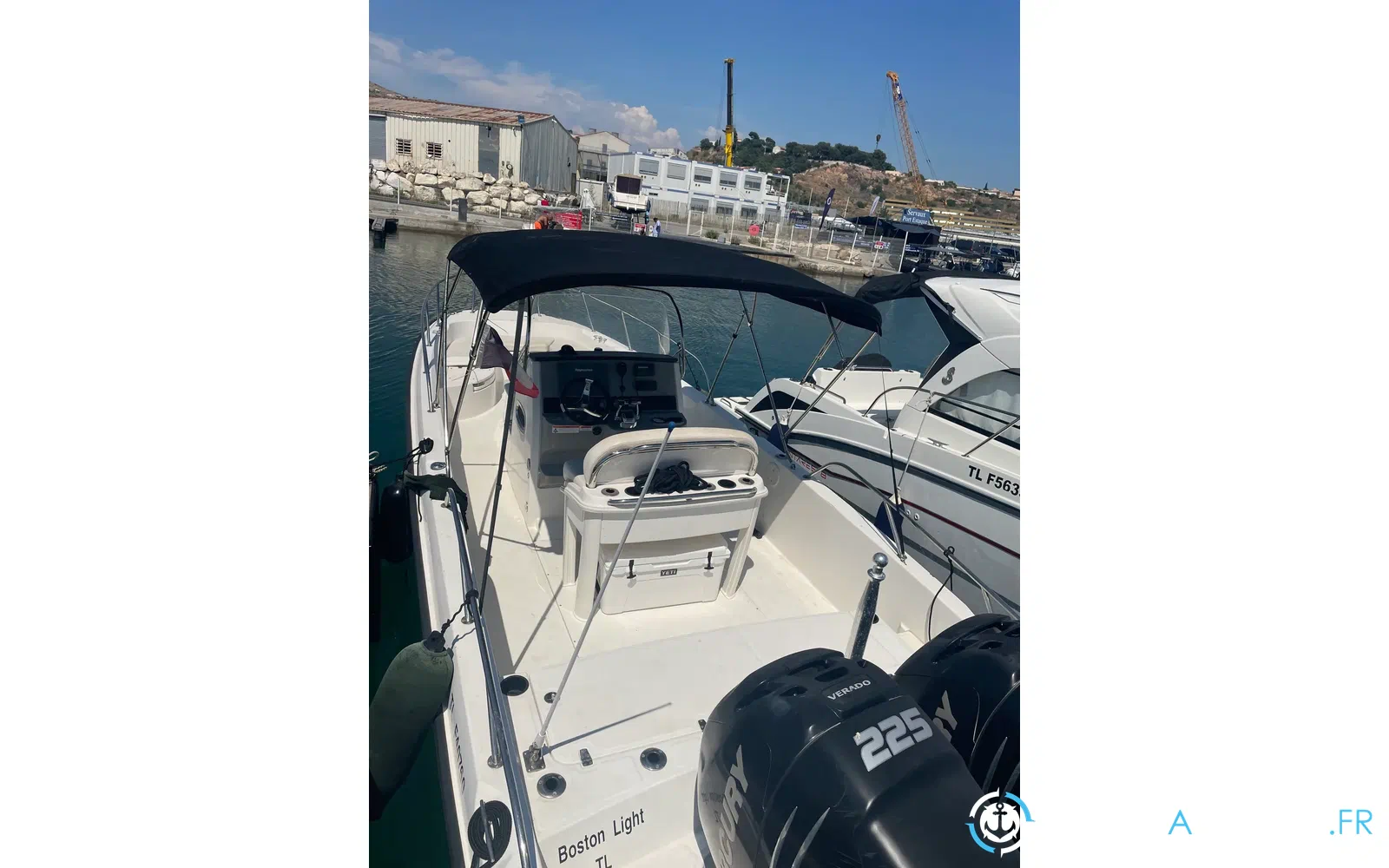 slider 1 Boston Whaler 270 Dauntless