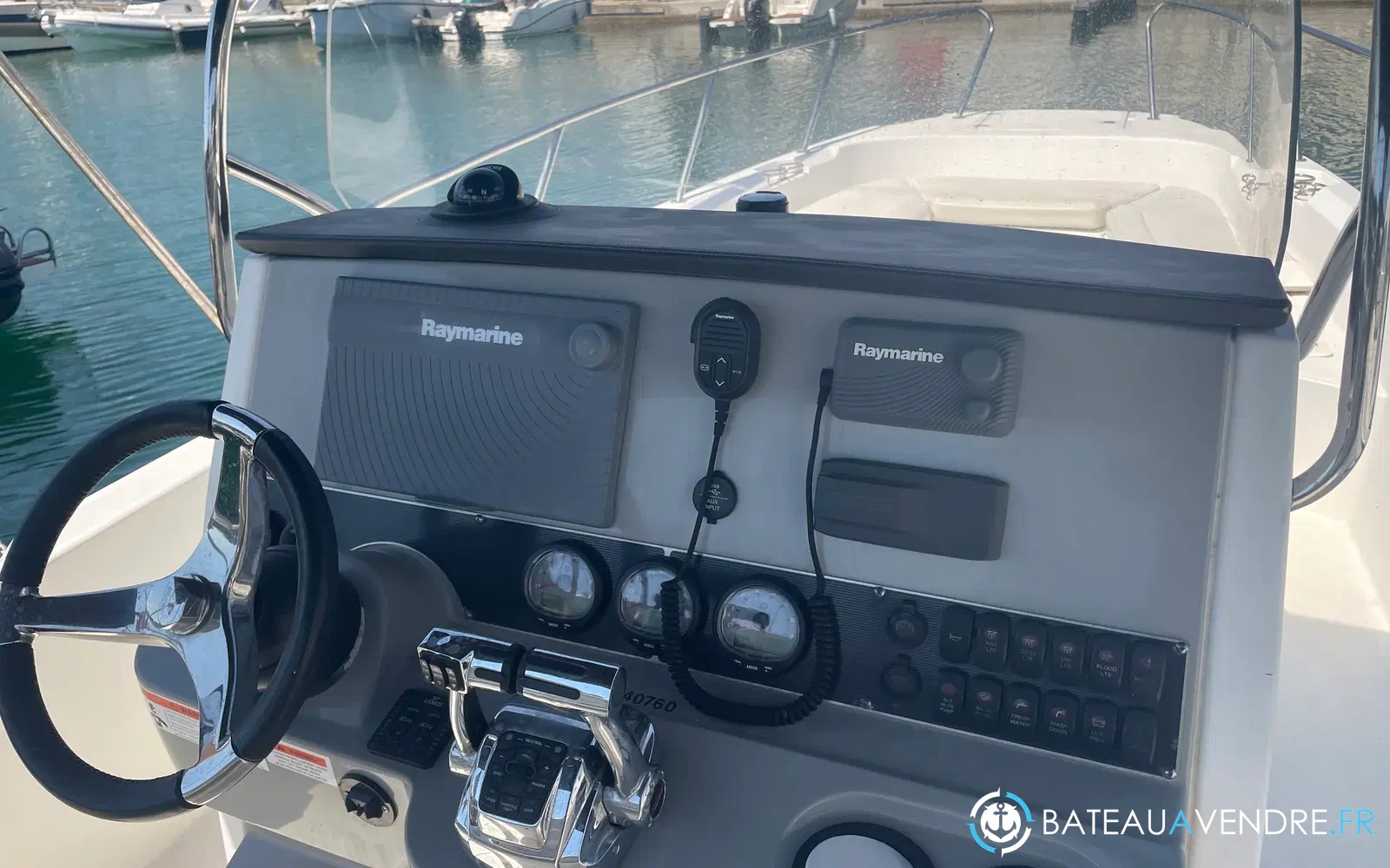 slider 4 Boston Whaler 270 Dauntless